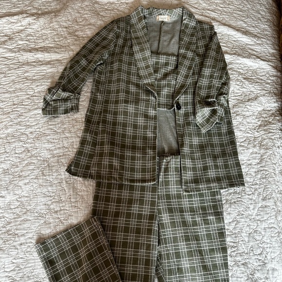 Altar’d State Three Piece Set - Picture 3 of 4